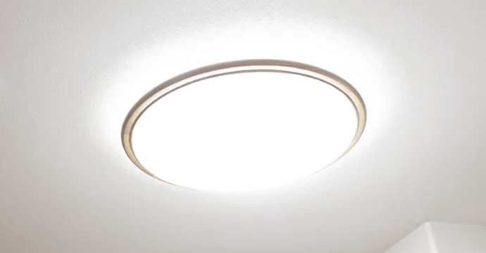 照明をつけるとジーンと変な音が鳴るので心配