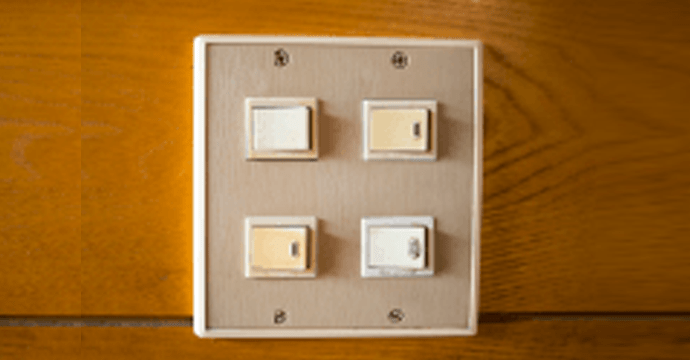 古く黄ばんだスイッチを新しく交換したい