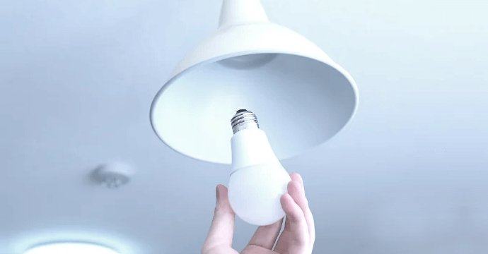 自力で電球を替えたのに照明がつかない