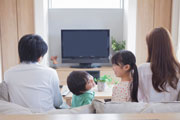 テレビの電気代っていくら？4Kは？有機ELは？種類別に徹底比較！節約の方法までご紹介
